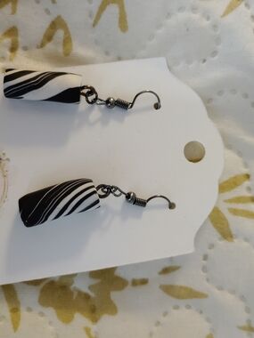 Black & White Swirl Drop Earrings - Unbranded